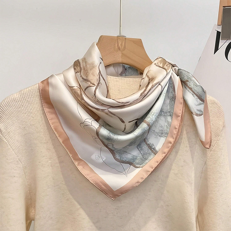 Foulard carré en soie imprimé  - Luxury Bags China avis et prix